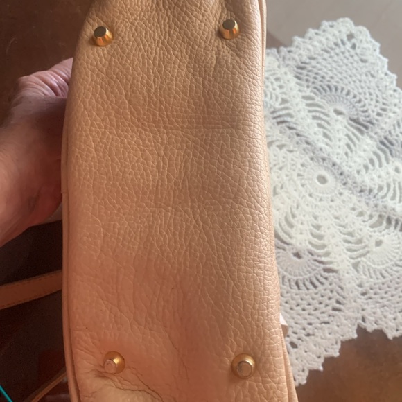 Valentina blush pink pebbled leather shoulder bag with gold hard wear - Picture 8 of 10